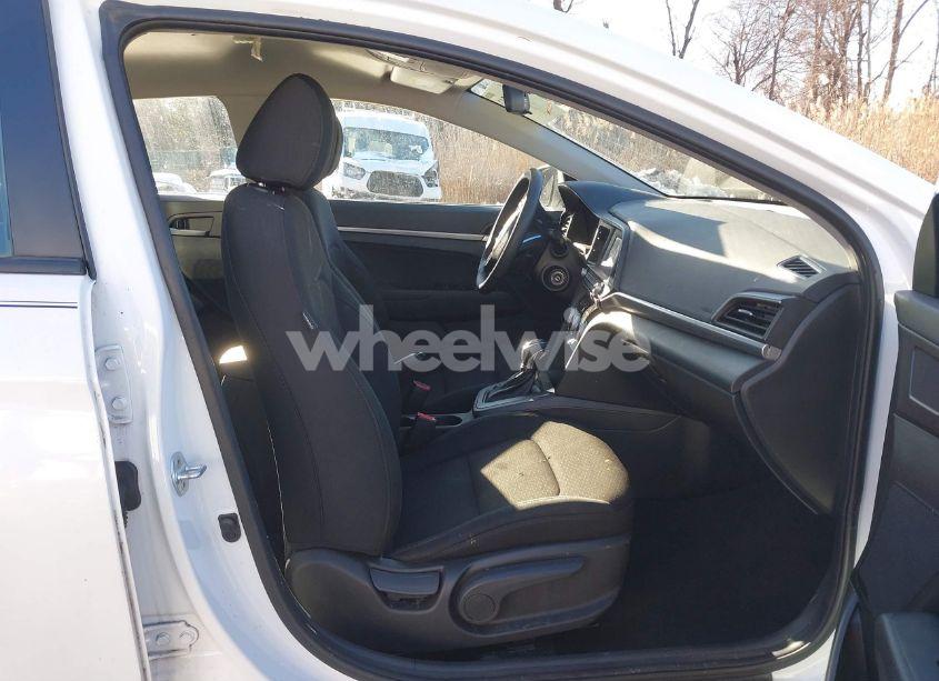 Photo 5 of 2019 Hyundai Elantra SE (VIN 5NPD74LF1KH432090)