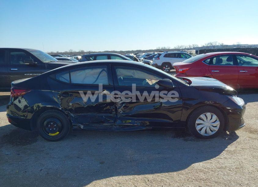 Photo 13 of 2019 Hyundai Elantra SE (VIN 5NPD74LF1KH437564)