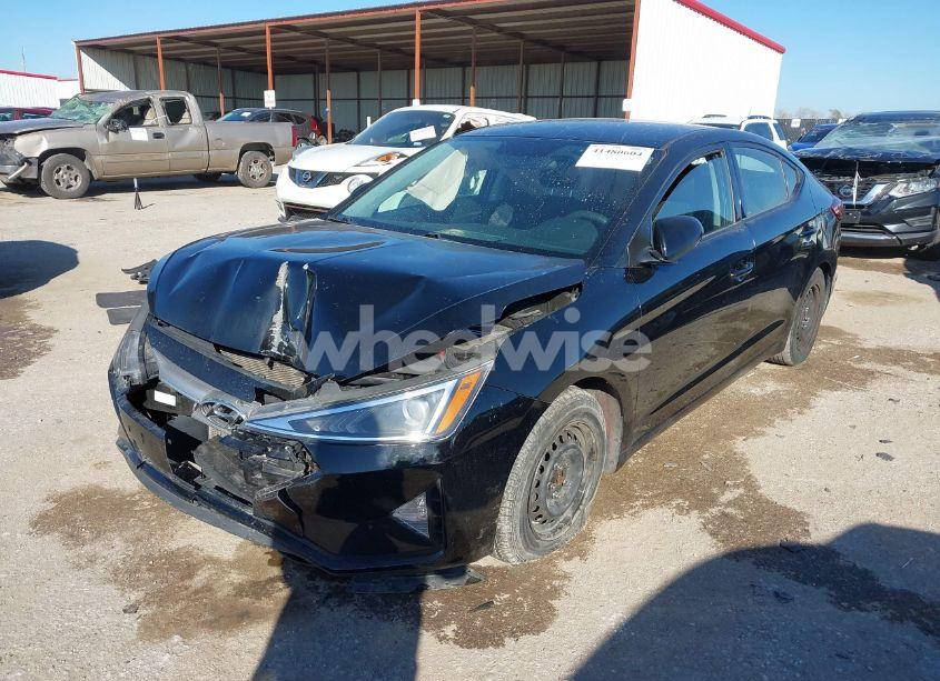 Photo 2 of 2019 Hyundai Elantra SE (VIN 5NPD74LF1KH437564)