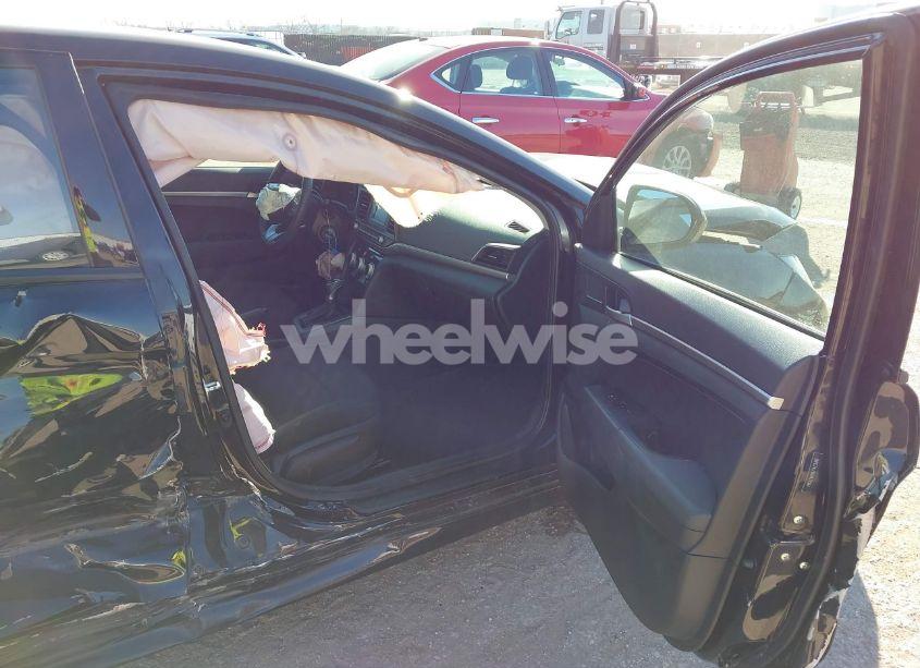 Photo 5 of 2019 Hyundai Elantra SE (VIN 5NPD74LF1KH437564)