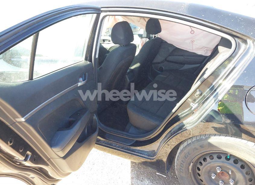 Photo 8 of 2019 Hyundai Elantra SE (VIN 5NPD74LF1KH437564)