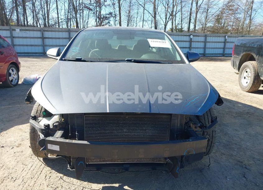 Photo 12 of 2019 Hyundai Elantra SE (VIN 5NPD74LF1KH489759)