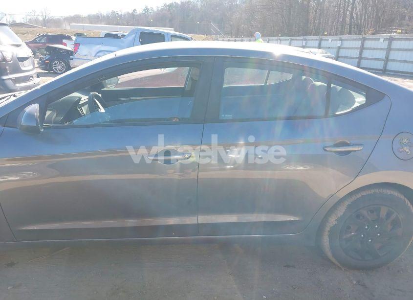 Photo 14 of 2019 Hyundai Elantra SE (VIN 5NPD74LF1KH489759)