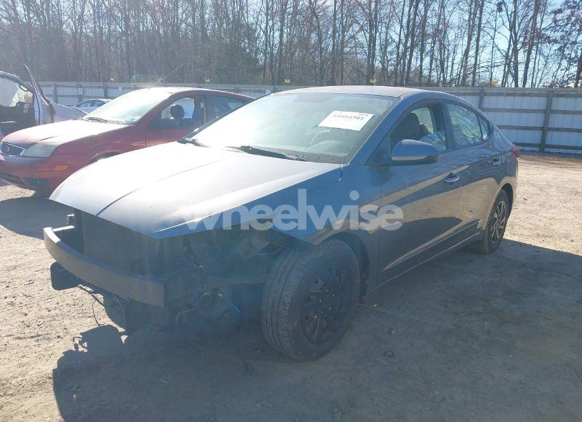 Photo 2 of 2019 Hyundai Elantra SE (VIN 5NPD74LF1KH489759)