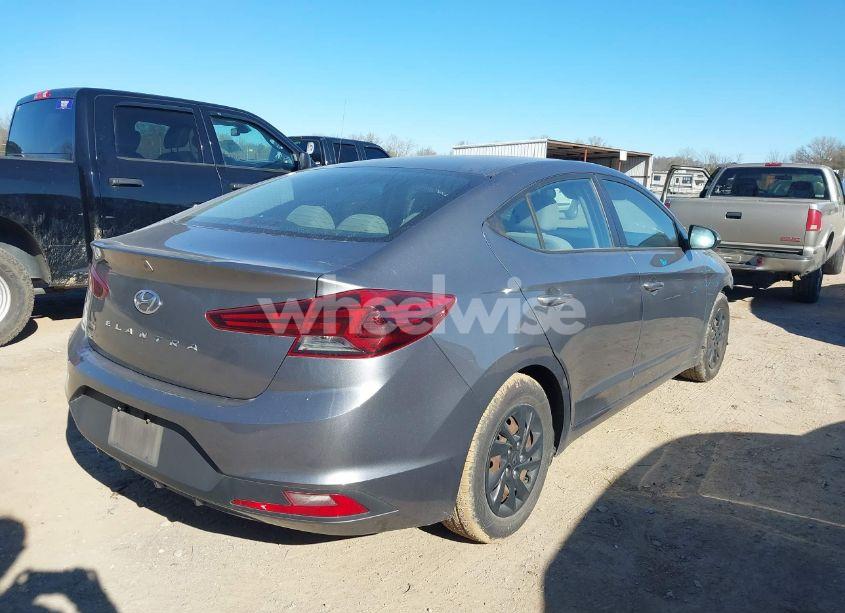 Photo 4 of 2019 Hyundai Elantra SE (VIN 5NPD74LF1KH489759)