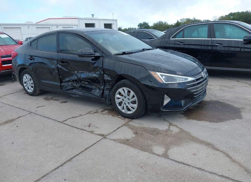 2020 Hyundai Elantra SE (VIN 5NPD74LF1LH615572) main photo