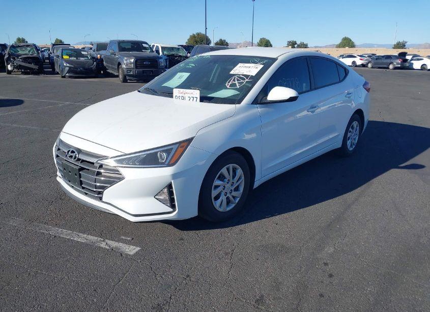 Photo 2 of 2020 Hyundai Elantra SE (VIN 5NPD74LF1LH615765)