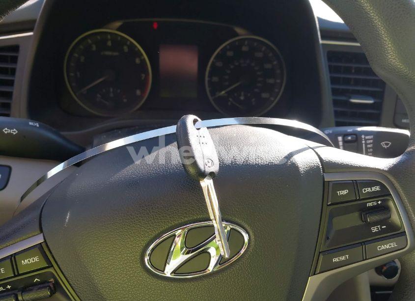 Photo 11 of 2017 Hyundai Elantra SE (VIN 5NPD74LF2HH167480)