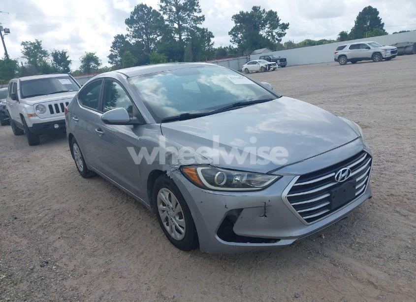2017 Hyundai Elantra SE (VIN 5NPD74LF2HH172632) main photo