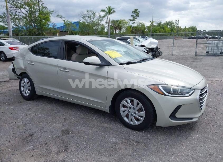 2018 Hyundai Elantra SE (VIN 5NPD74LF2JH295627) main photo