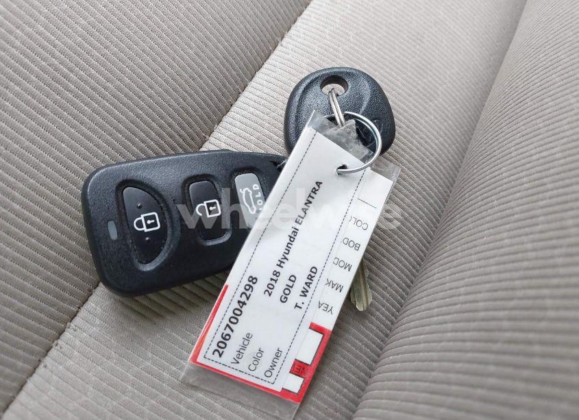 Photo 11 of 2018 Hyundai Elantra SE (VIN 5NPD74LF2JH295627)