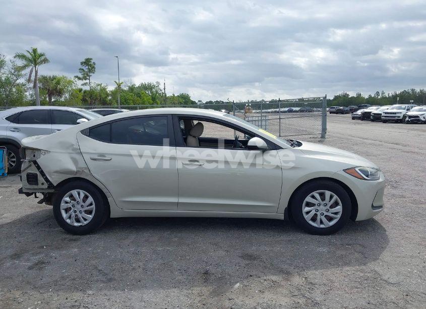 Photo 14 of 2018 Hyundai Elantra SE (VIN 5NPD74LF2JH295627)
