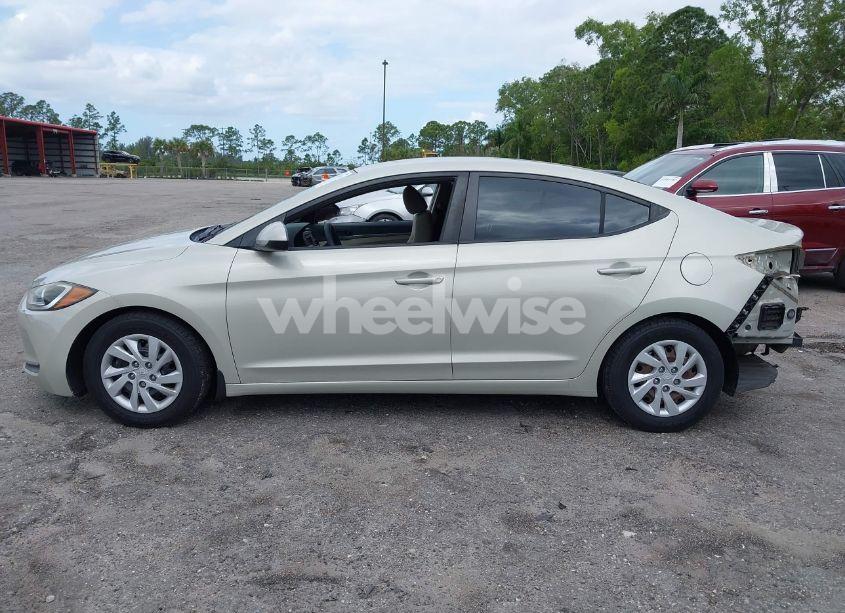 Photo 15 of 2018 Hyundai Elantra SE (VIN 5NPD74LF2JH295627)