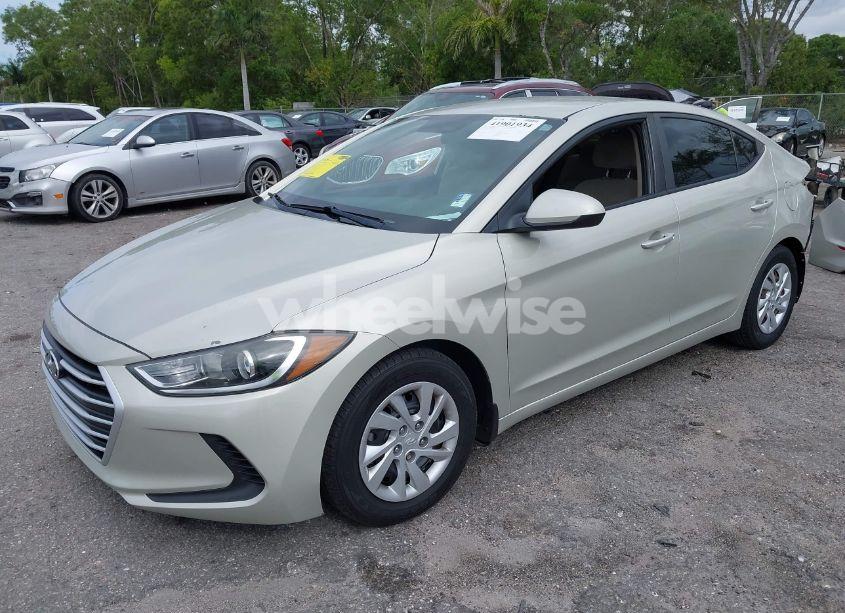 Photo 2 of 2018 Hyundai Elantra SE (VIN 5NPD74LF2JH295627)