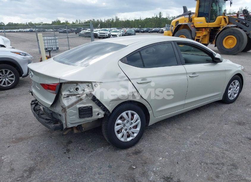 Photo 4 of 2018 Hyundai Elantra SE (VIN 5NPD74LF2JH295627)