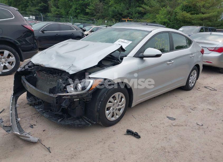 Photo 2 of 2018 Hyundai Elantra SE (VIN 5NPD74LF2JH326553)