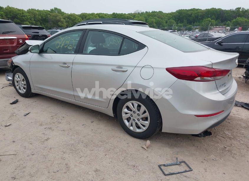 Photo 3 of 2018 Hyundai Elantra SE (VIN 5NPD74LF2JH326553)