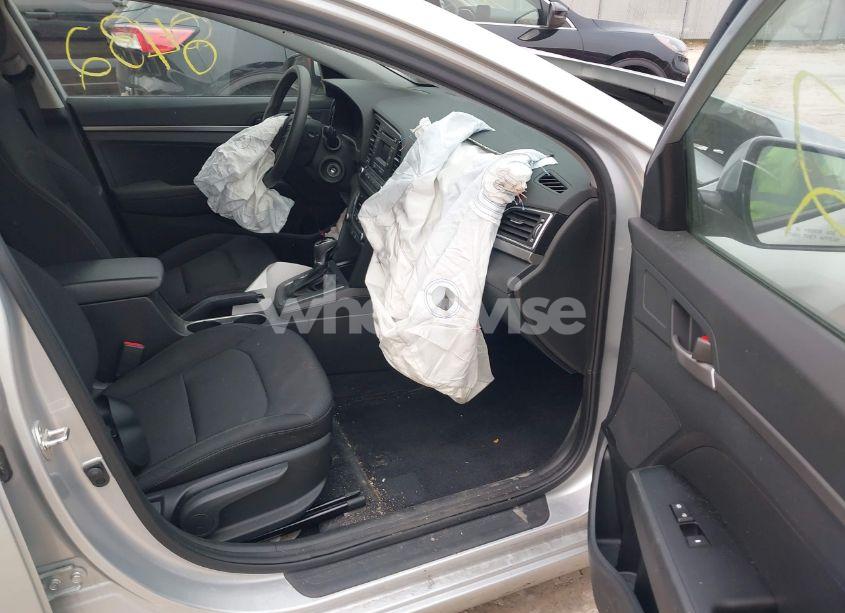 Photo 5 of 2018 Hyundai Elantra SE (VIN 5NPD74LF2JH326553)