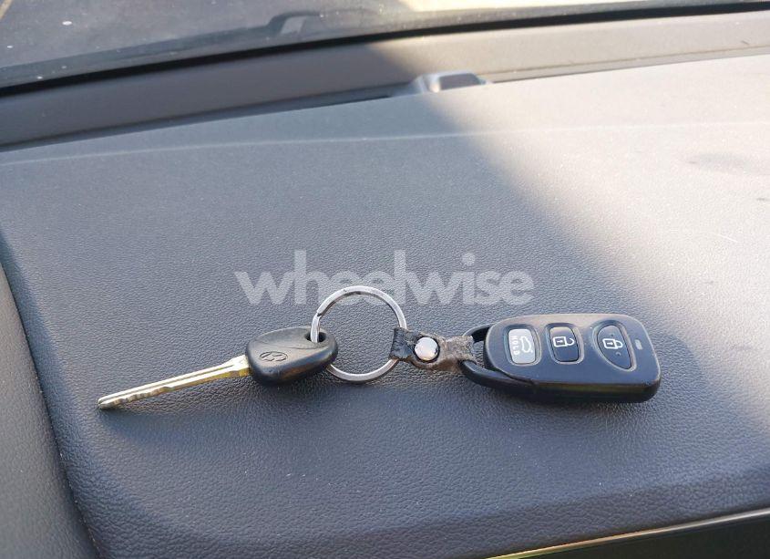 Photo 11 of 2018 Hyundai Elantra SE (VIN 5NPD74LF2JH328285)