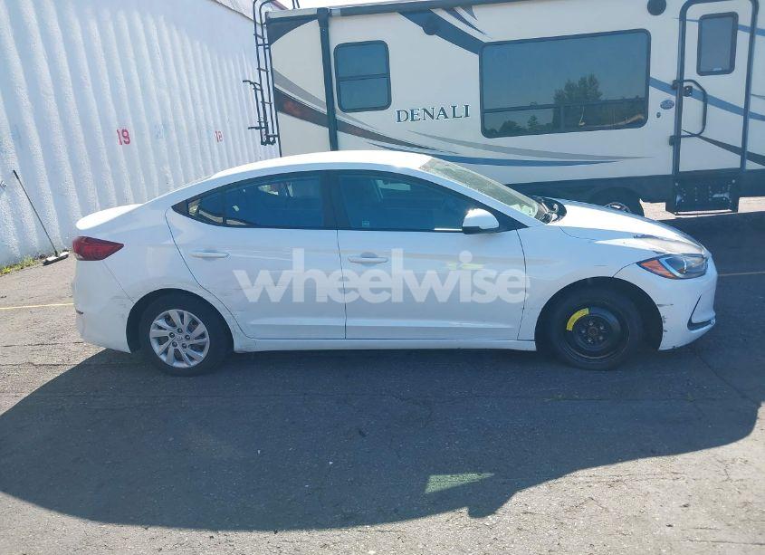 Photo 13 of 2018 Hyundai Elantra SE (VIN 5NPD74LF2JH328285)