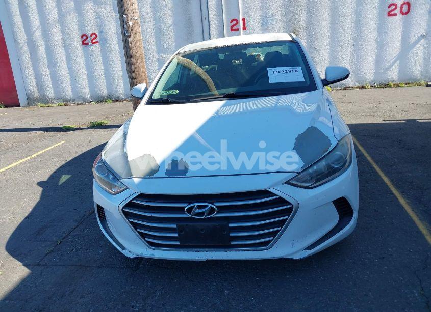 Photo 6 of 2018 Hyundai Elantra SE (VIN 5NPD74LF2JH328285)