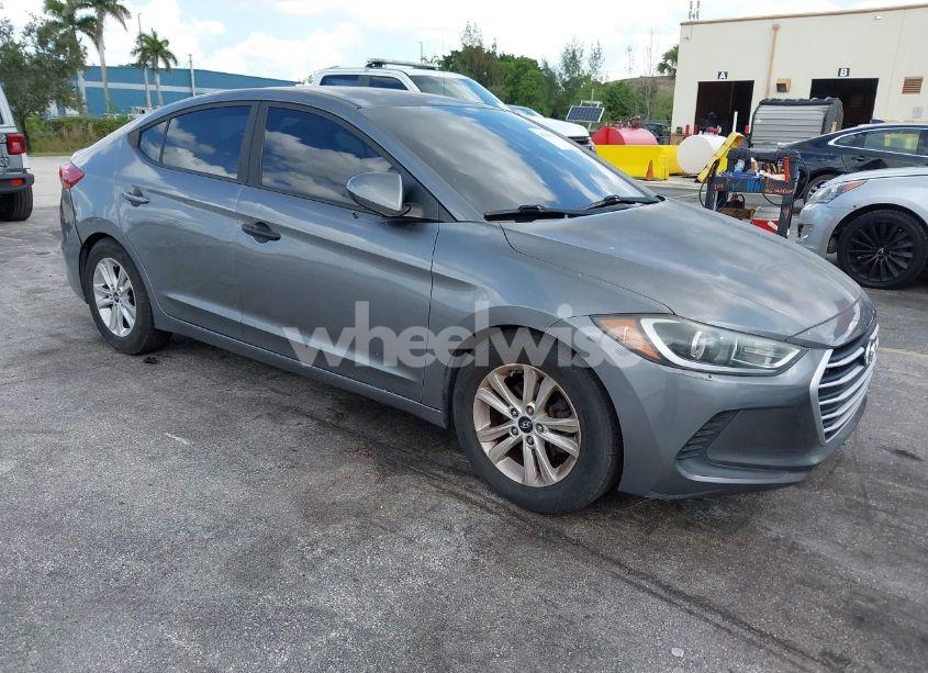 2018 Hyundai Elantra SE (VIN 5NPD74LF2JH354367) main photo