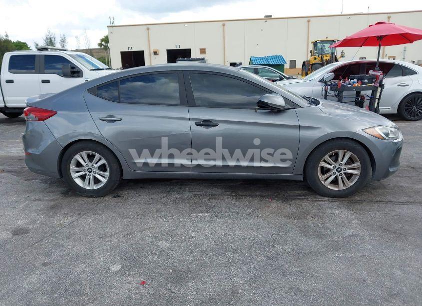 Photo 13 of 2018 Hyundai Elantra SE (VIN 5NPD74LF2JH354367)