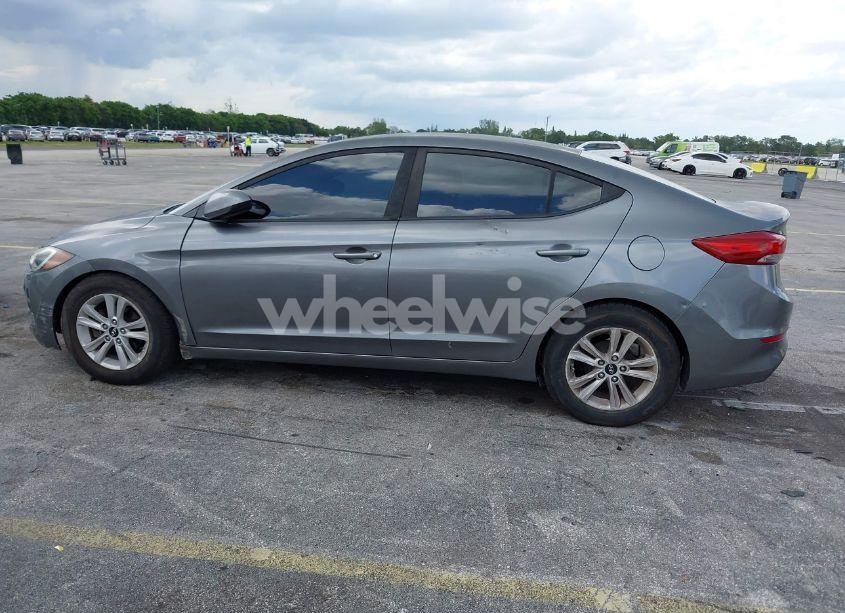 Photo 14 of 2018 Hyundai Elantra SE (VIN 5NPD74LF2JH354367)