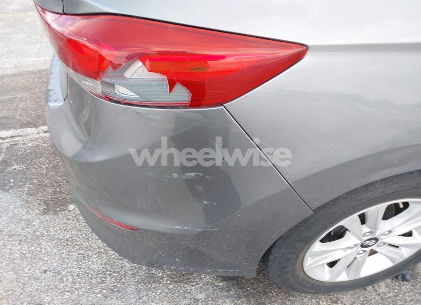 Photo 18 of 2018 Hyundai Elantra SE (VIN 5NPD74LF2JH354367)