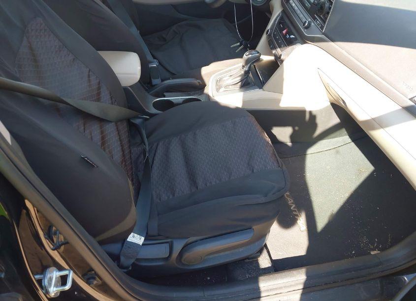 Photo 5 of 2018 Hyundai Elantra SE (VIN 5NPD74LF2JH354613)