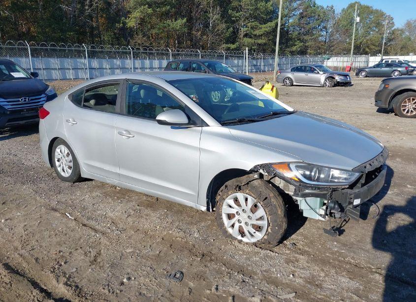 2018 Hyundai Elantra SE (VIN 5NPD74LF2JH372867) main photo