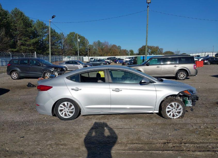 Photo 12 of 2018 Hyundai Elantra SE (VIN 5NPD74LF2JH372867)