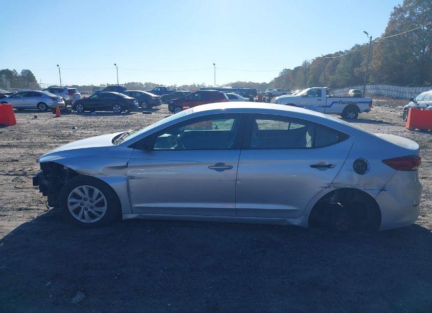 Photo 13 of 2018 Hyundai Elantra SE (VIN 5NPD74LF2JH372867)
