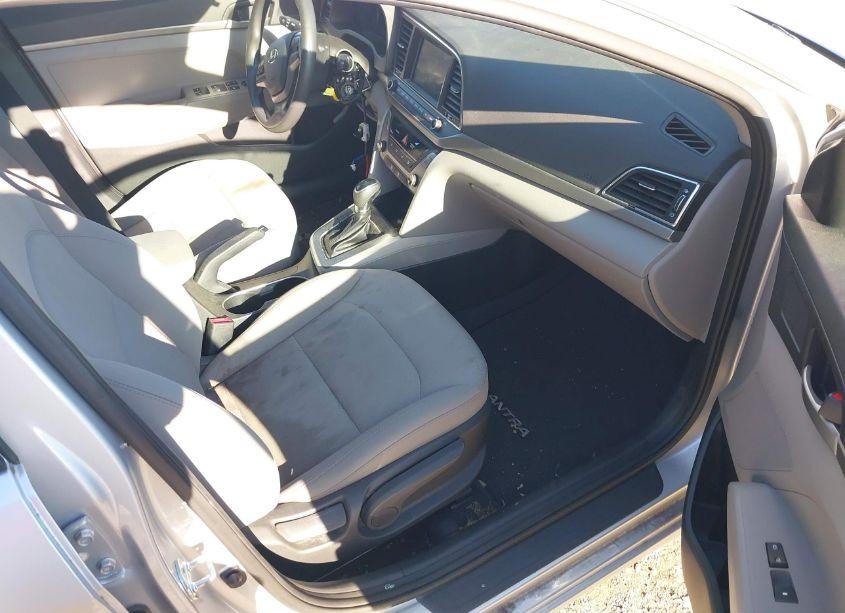 Photo 5 of 2018 Hyundai Elantra SE (VIN 5NPD74LF2JH372867)