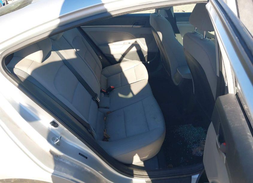 Photo 8 of 2018 Hyundai Elantra SE (VIN 5NPD74LF2JH372867)