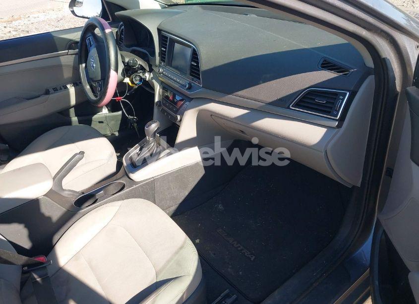 Photo 5 of 2018 Hyundai Elantra SE (VIN 5NPD74LF2JH374537)