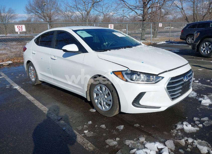2018 Hyundai Elantra SE (VIN 5NPD74LF2JH375946) main photo