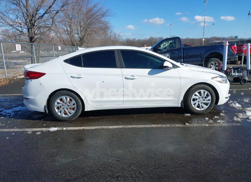 Photo 13 of 2018 Hyundai Elantra SE (VIN 5NPD74LF2JH375946)
