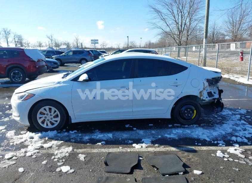 Photo 14 of 2018 Hyundai Elantra SE (VIN 5NPD74LF2JH375946)