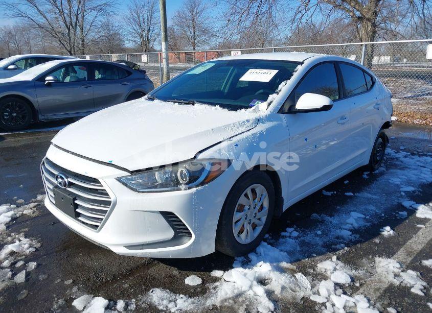 Photo 2 of 2018 Hyundai Elantra SE (VIN 5NPD74LF2JH375946)
