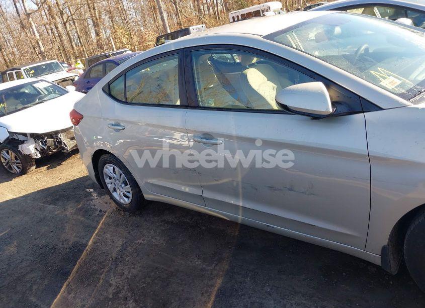 Photo 13 of 2018 Hyundai Elantra SE (VIN 5NPD74LF2JH388230)