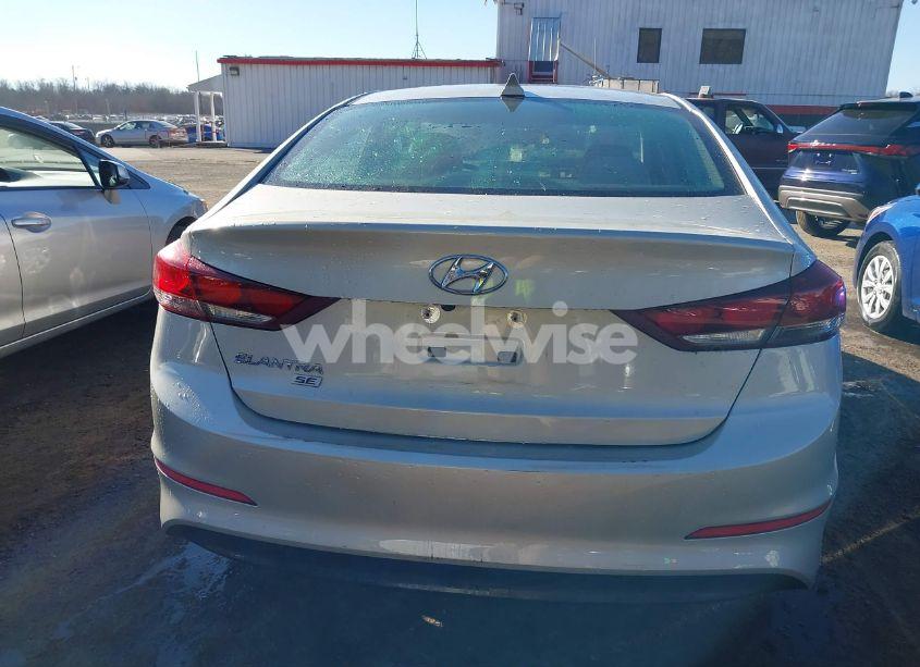 Photo 16 of 2018 Hyundai Elantra SE (VIN 5NPD74LF2JH388230)