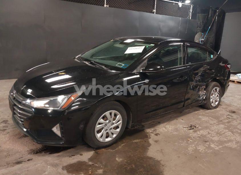 Photo 2 of 2019 Hyundai Elantra SE (VIN 5NPD74LF2KH443986)