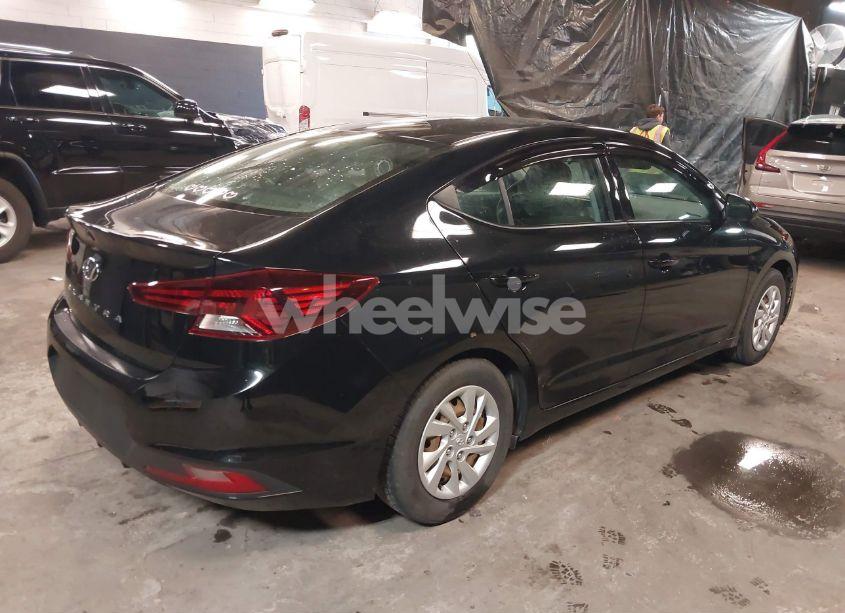 Photo 4 of 2019 Hyundai Elantra SE (VIN 5NPD74LF2KH443986)
