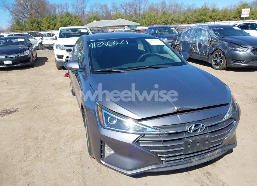 2019 Hyundai Elantra SE (VIN 5NPD74LF2KH470587) main photo