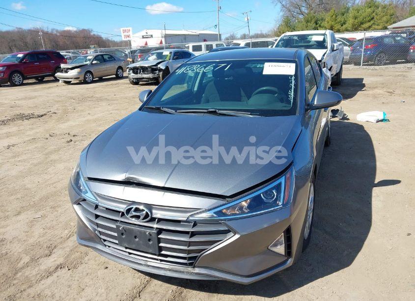 Photo 2 of 2019 Hyundai Elantra SE (VIN 5NPD74LF2KH470587)