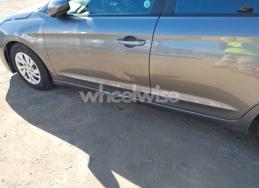 Photo 6 of 2019 Hyundai Elantra SE (VIN 5NPD74LF2KH470587)