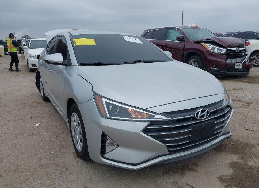 2019 Hyundai Elantra SE (VIN 5NPD74LF2KH495926) main photo