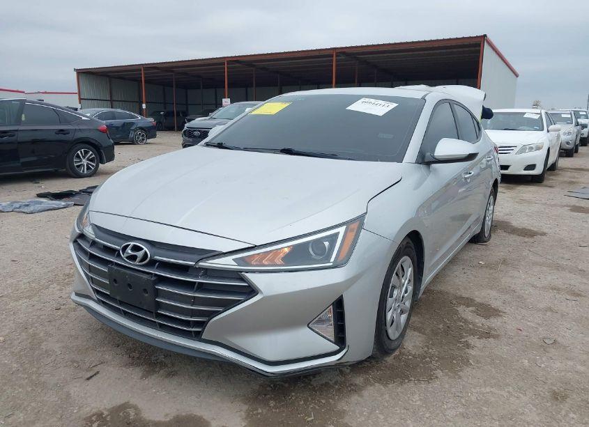 Photo 2 of 2019 Hyundai Elantra SE (VIN 5NPD74LF2KH495926)