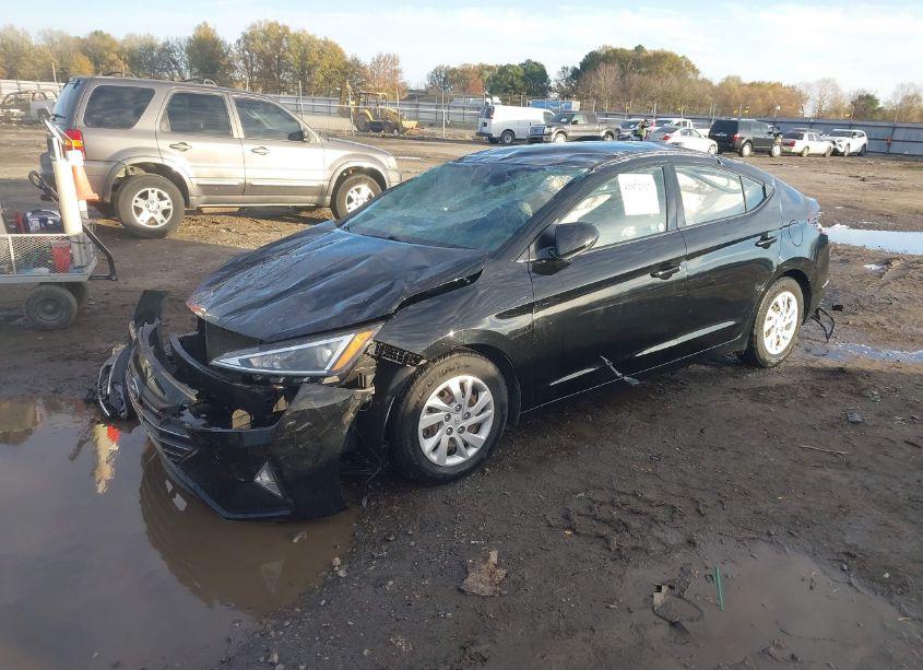 Photo 2 of 2019 Hyundai Elantra SE (VIN 5NPD74LF2KH497207)